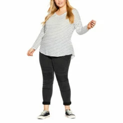 Evans Blake Print Tee T-Shirt For Female